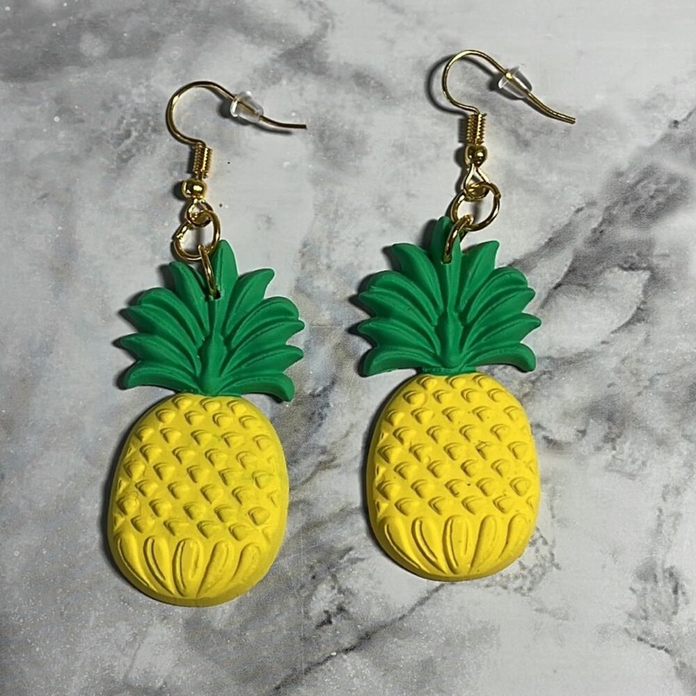 Handcrafted Pineapple Earrings With Gold Hardware NWOT - Picture 2 of 4